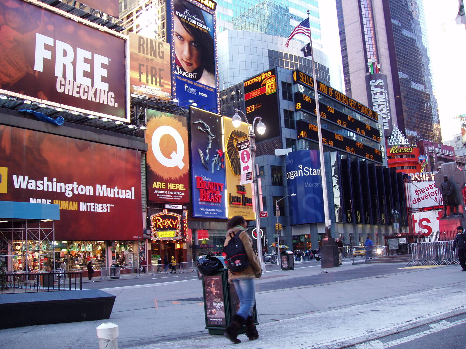 advertisements showing times square